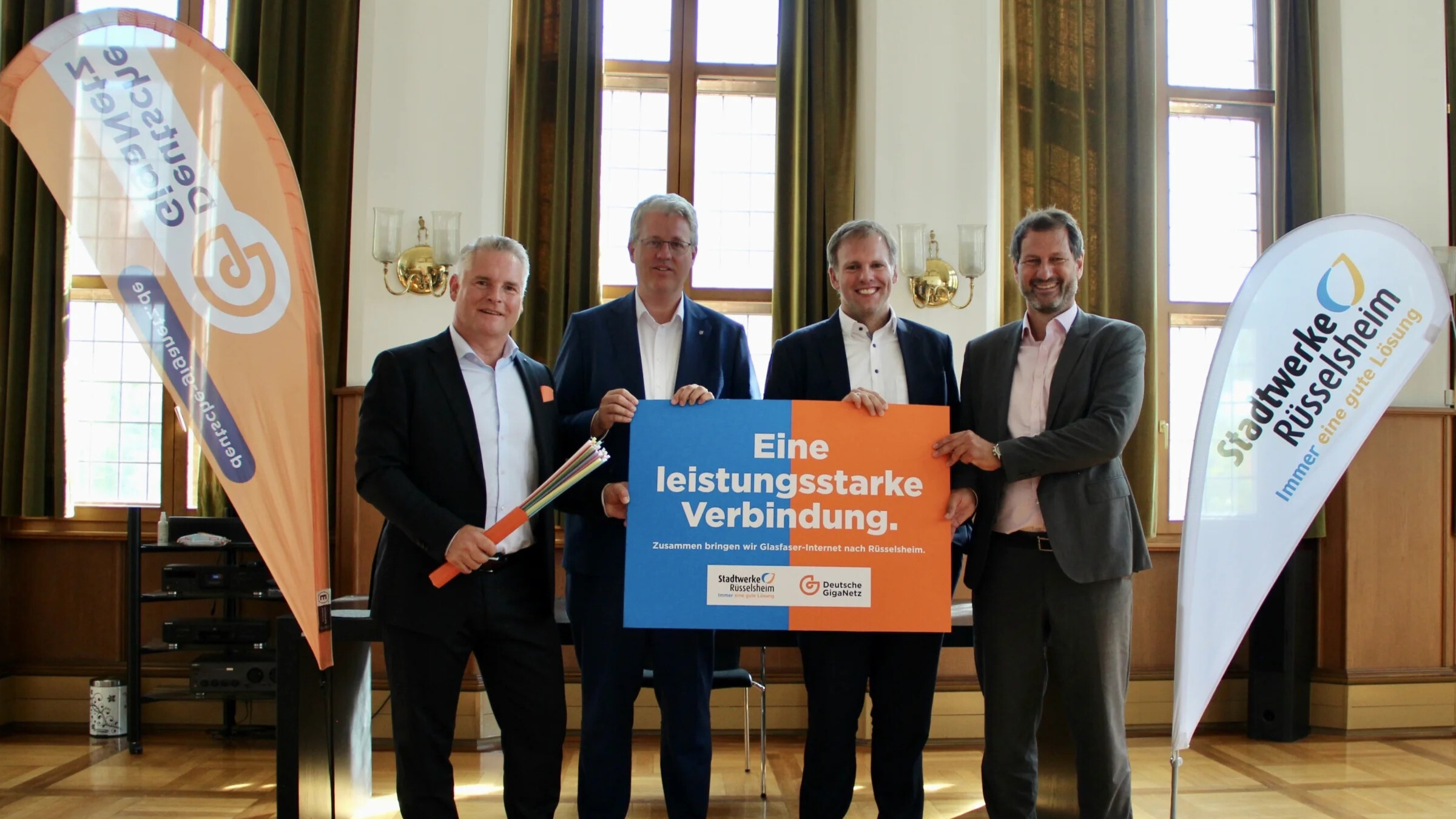 Unterzeichnung Stadtwerke Rüsselsheim Deutsche GigaNetz