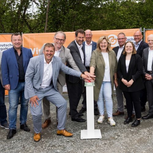 Erste Gewerbekunden in Limburg-Weilburg profitieren vom geförderten Glasfasernetz 