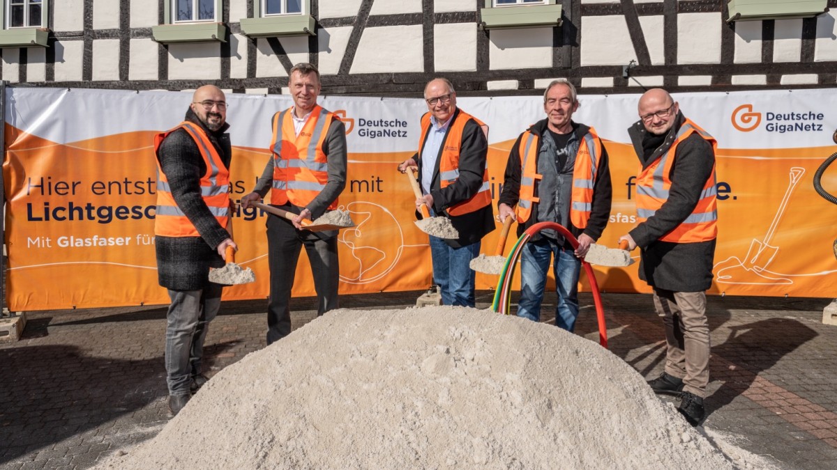 Spatenstich in Kelkheim: Nachhaltiges Glasfaser-Internet bald Realität