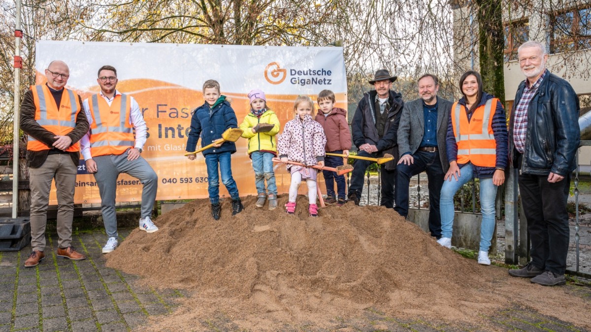 Nachhaltiges Glasfaser-Internet für Löhnberg: Mit dem Spatenstich beginnt die Bauphase