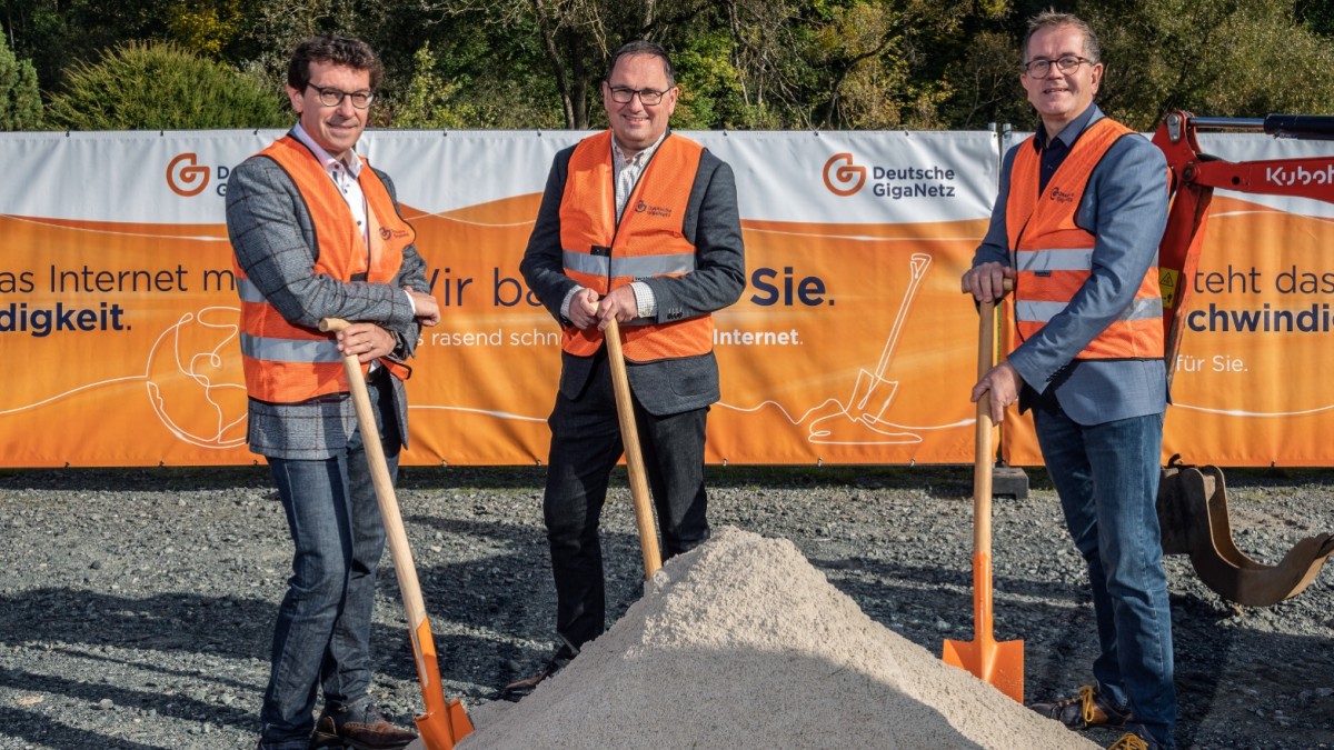 Spatenstich in Mengerskirchen: Baubeginn fürs  Glasfasernetz der nächsten Generation