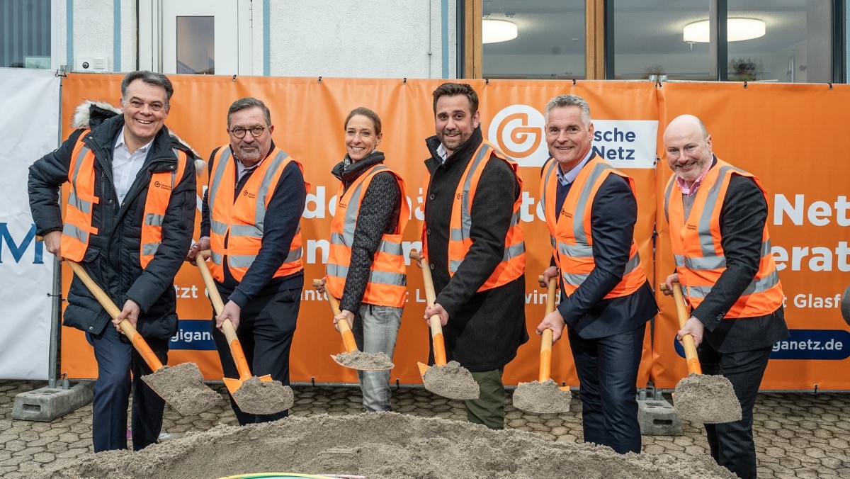 Oestrich-Winkel: Spatenstich markiert bedeutsamen Meilenstein für Glasfaserausbau