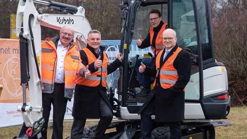 Auftakt für den Glasfaserausbau in der Gigabit-Region Heilbronn-Franken ist in Brackenheim: Dort fand heute der symbolische erste Spatenstich statt.